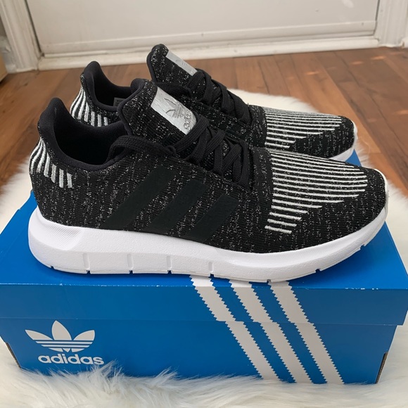 swift run shoes womens